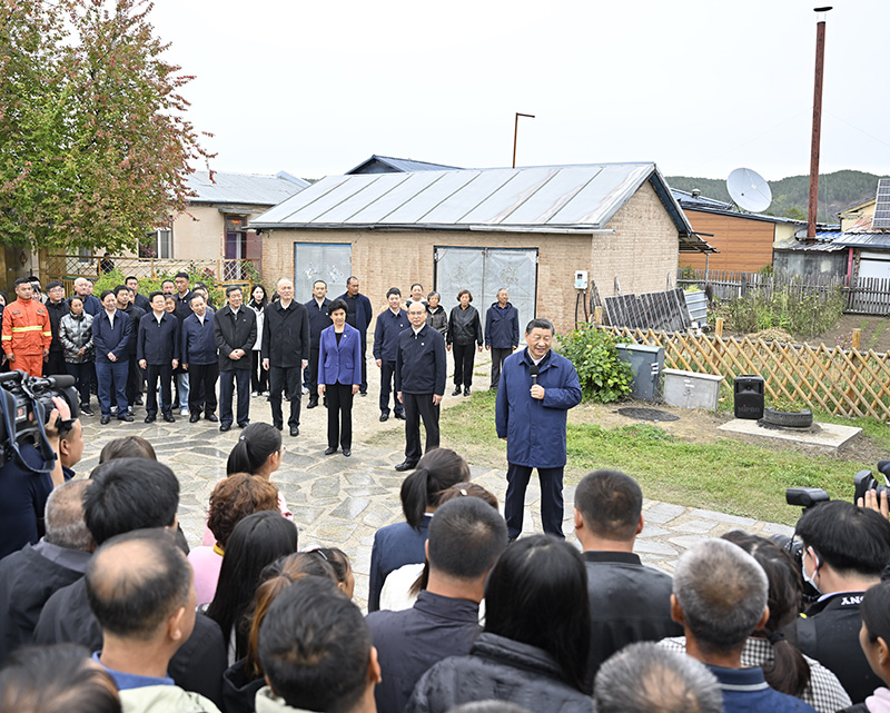 9月6日至8日，中共中央總書記、國家主席、中央軍委主席習近平在黑龍江考察。這是6日下午，習近平在大興安嶺地區漠河市北極村考察時，同當地群眾親切交流。